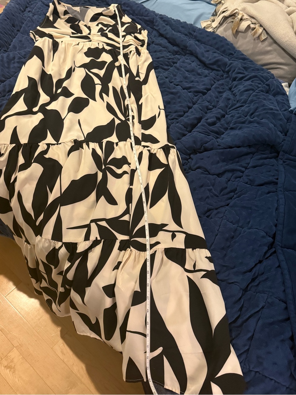 Black and Cream Leaf-Print Maxi Dress - Picture 6 of 7